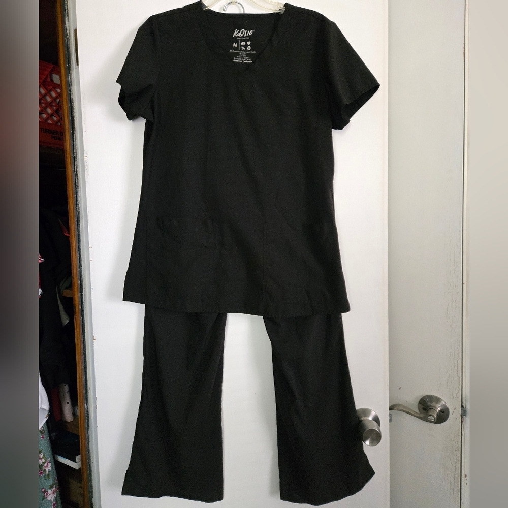 Koi Black Scrub Set